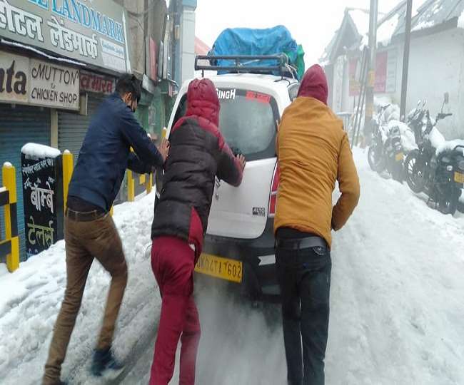 05_02_2022-snowfall_in_nainital_22440973