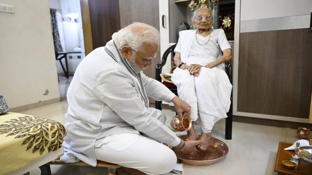 18_06_2022-pm_modi_mother_birthday-_22815784_185234286