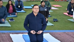 24_11_2022-cm_dhami_done_yoga_23224595-e1669271996613