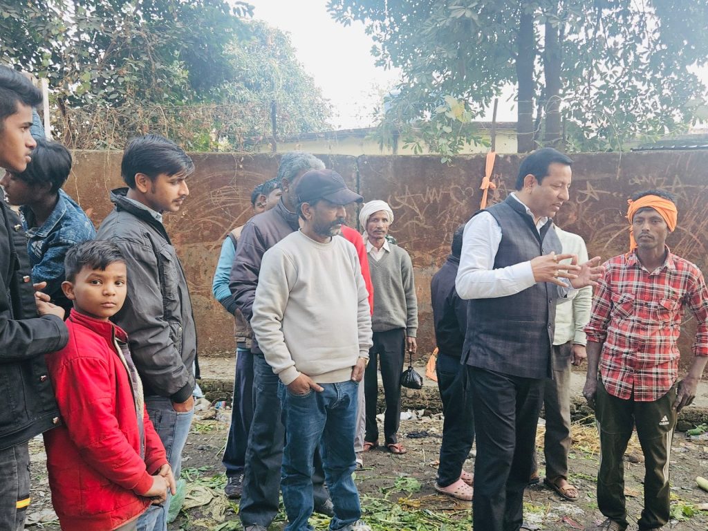 निकाय चुनाव न कराकर लोकतंत्र का गला घोंट रही है सरकार — जोशी