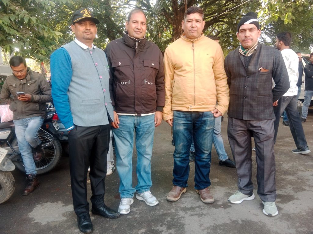 वार्ड संख्या 48, बद्रीश कॉलोनी से पूर्व सैनिक सहयोग संगठन के अध्यक्ष राजेंद्र प्रसाद भट्ट ने निर्दलीय प्रत्याशी के रूप में नामांकन दर्ज किया