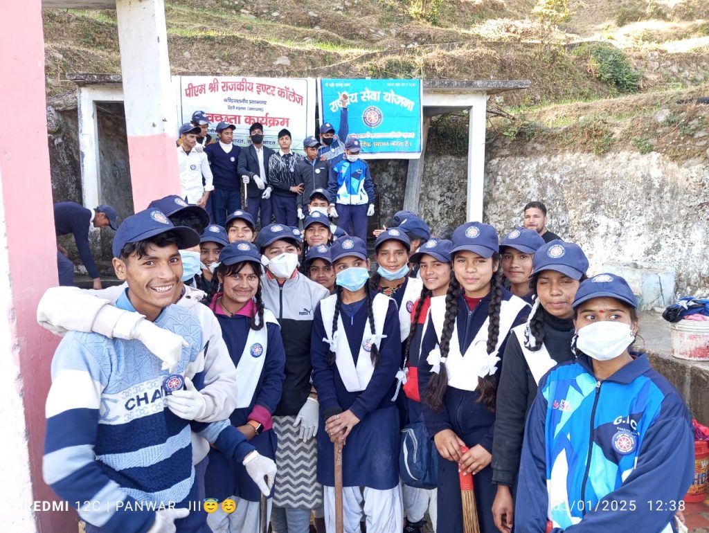 पी एम श्री राजकीय इंटर कालेज कंडियाल में एन एस एस शिविर का शुभारंभ स्वच्छता रैली निकाली एवं गांव के पनघट प्राक्रतिक जल स्त्रोत की सफाई