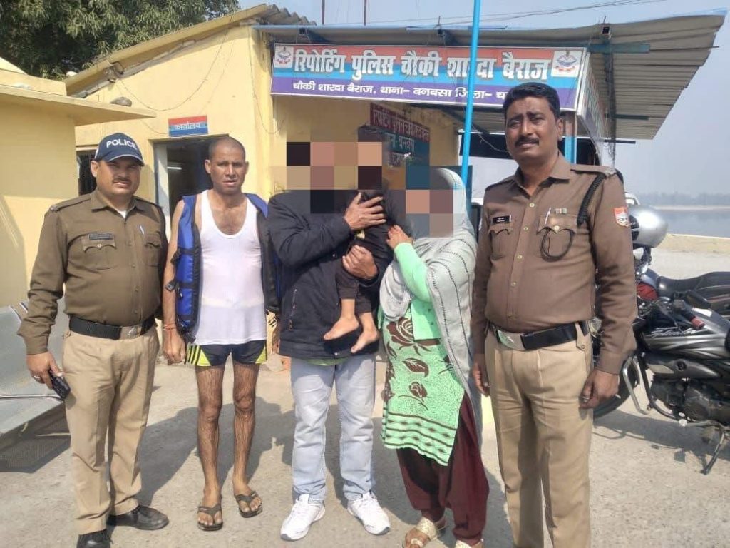 खाकी और स्थानीय युवक (शाहरुख) ने जान पर खेलकर बचाई नन्ही जान…!