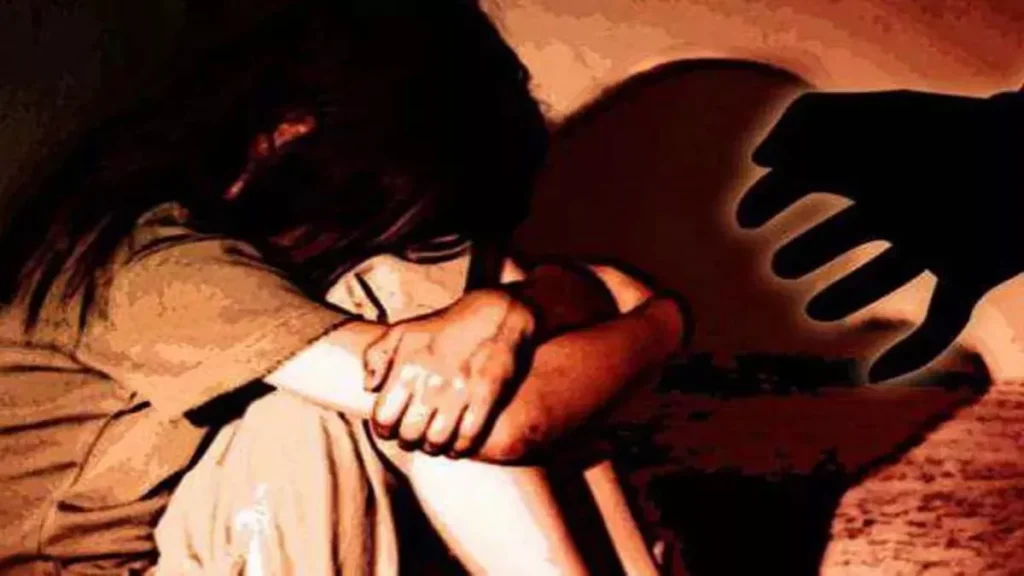 किशोरी से दुष्कर्म, गर्भवती होने पर चला पता; दरिंदे के बारे में जानने के बाद घरवालों के पैरों तले खिसकी जमीन