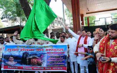 धामी ने ‘मुख्य सेवक भंडारा’ टीम को चारधाम यात्रा के लिए दिखाई हरी झंडी