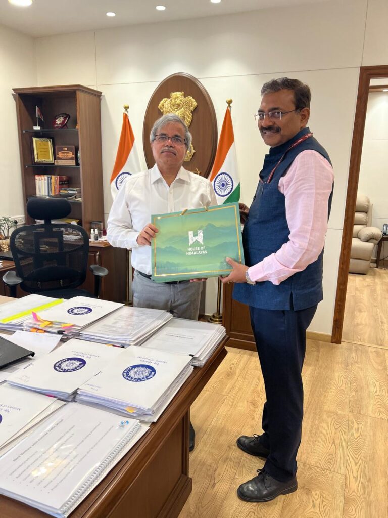 मुख्य सचिव ने की रेलवे बोर्ड के अध्यक्ष से भेंट। प्रदेश में संचालित विभिन्न रेल परियोजनाओं के संबंध में की चर्चा।