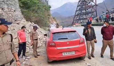 ऋषिकेश-बदरीनाथ हाईवे पर खड़ी कार से मिला शव, दिल्ली नंबर की है गाड़ी
