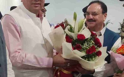 सीएम धामी ने जे. पी. नड्डा का जौलीग्रांट एयरपोर्ट पर किया स्वागत, भेंट किए हाउस ऑफ हिमालयाज उत्पाद