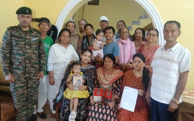 कारगिल शहीदों को सलाम: सेना के जवान पहुँचे घर-घर, परिजनों को भेंट किए स्मृति सम्मान चिन्ह