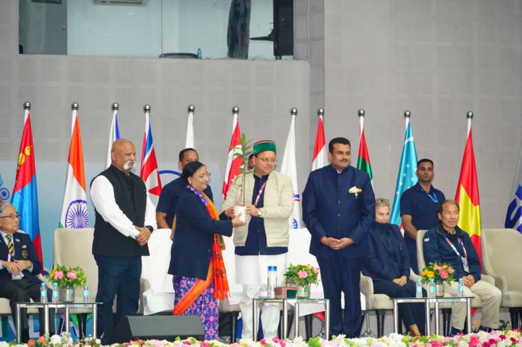 एशियन ओपन शॉर्ट ट्रैक स्पीड स्केटिंग ट्रॉफी 2025 के समापन समारोह में शामिल हुए सीएम धामी