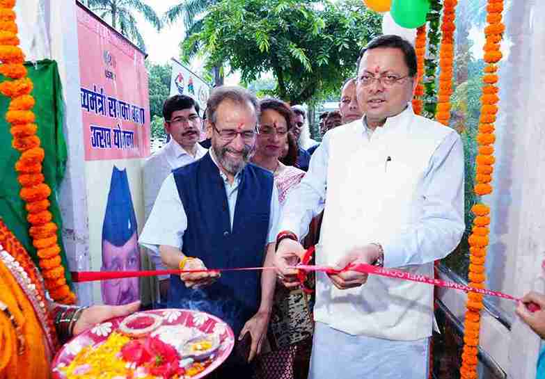 सीएम धामी ने सशक्त बहना उत्सव योजना का किया शुभारंभ, राखी स्टॉलों का अवलोकन