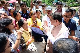 आपदा प्रभावित लोगों को देख सीएम धामी ने रुकवाया काफिला