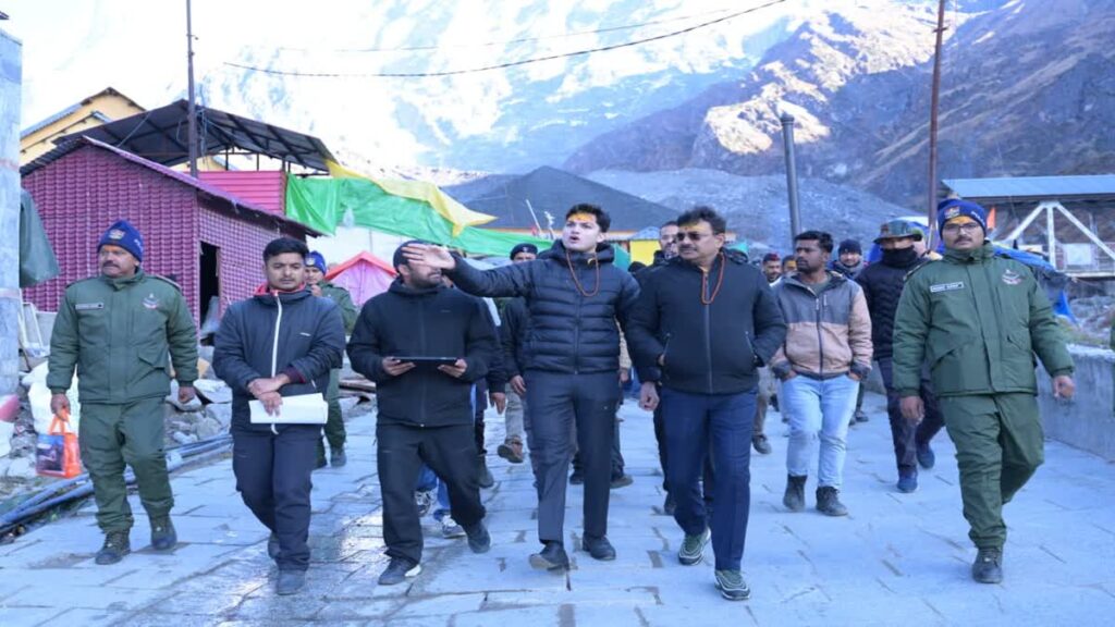 केदारनाथ धाम पहुंचे मुख्य सचिव, पुनर्निर्माण कार्यों का किया निरीक्षण, जानिये क्या कहा
