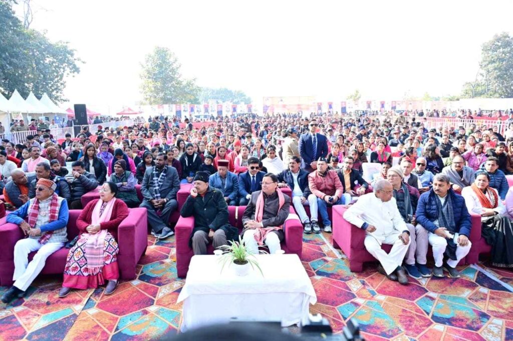 कोटाबाग में सीएम धामी ने आमजन व विद्यार्थियों के साथ ‘मन की बात’ का 129वां एपिसोड सुना