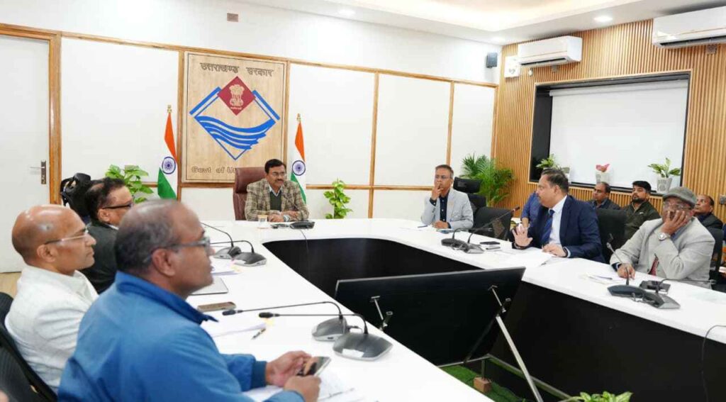 भूमि के इष्टतम उपयोग पर जोर, मुख्य सचिव आनंद वर्द्धन ने की समीक्षा बैठक